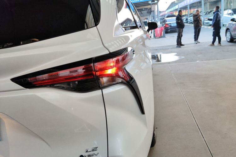 丰田 赛那SIENNA 2024款 2.5L混动 舒适版车身外观9