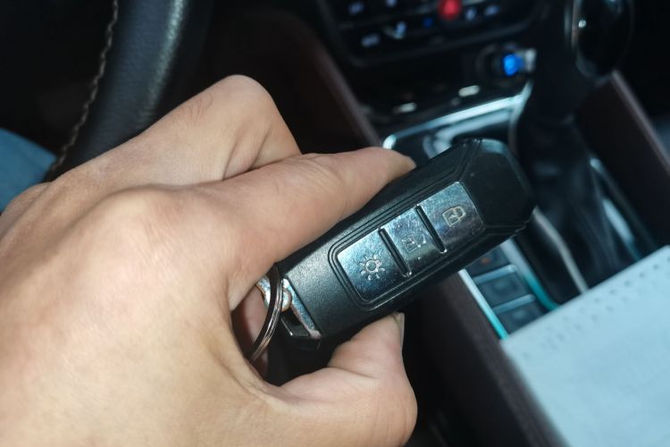 SWM斯威汽车 SWM斯威X7 2017款 1.5T 自动智享型 7座中控内饰11