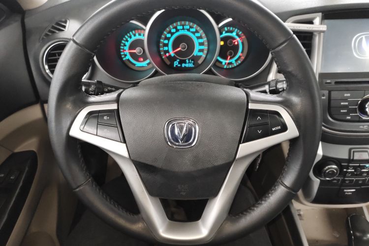 长安 逸动 2014款 1.6L 自动豪华型局部细节13