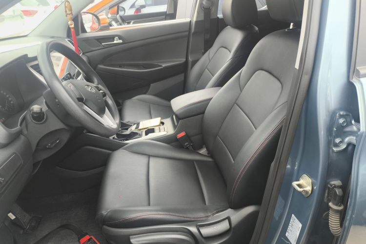 现代 途胜 2015款 1.6T 双离合两驱舒适型局部细节19