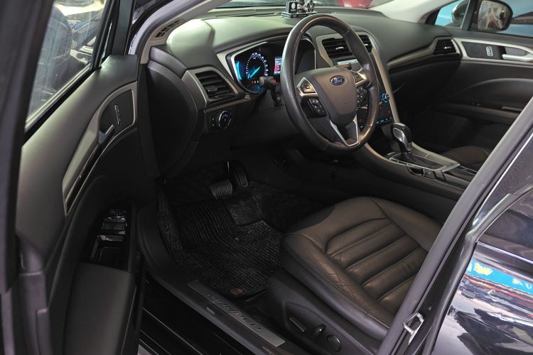 福特 蒙迪欧 2013款 2.0L GTDi200豪华型中控内饰7003