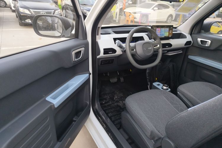 吉利银河 2024款 熊猫mini 200km 耐力熊中控内饰7003