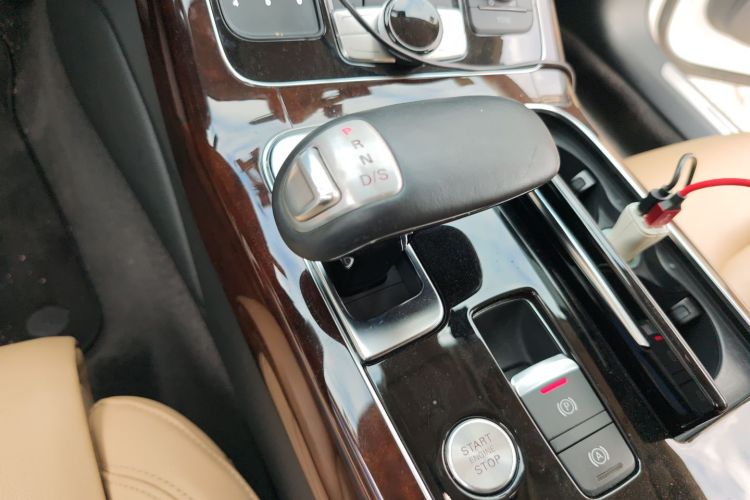 奥迪A8 2013款 A8L 45 TFSI quattro舒适型局部细节18