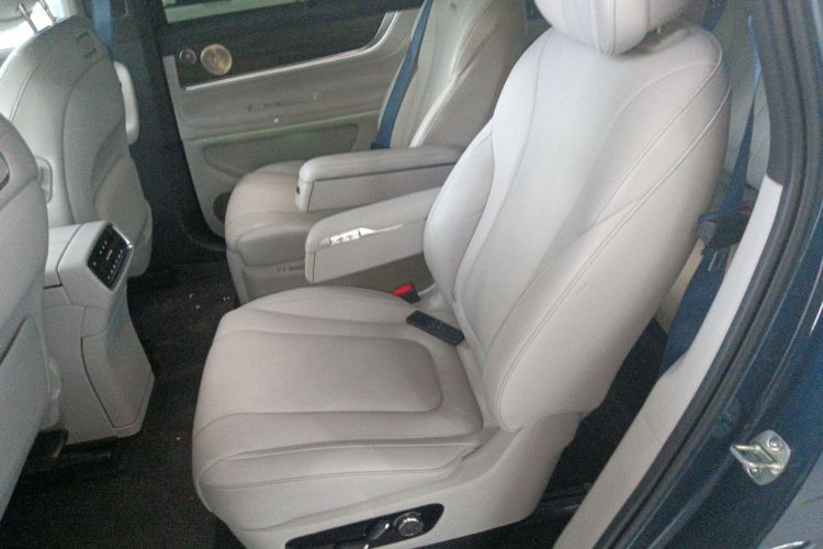 鸿蒙智行 问界M9 2024款 增程 Ultra版 42kWh 6座版中控内饰7004