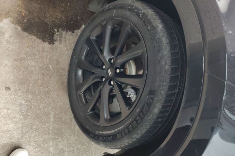 理想汽车 理想ONE 2021款 增程6座版车身外观10