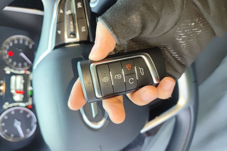 广汽传祺 传祺M8 2023款 领秀系列 390T 豪华版中控内饰7001