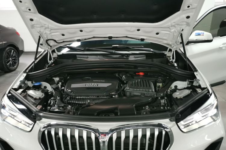 宝马X1 2022款 sDrive25Li 领先型机舱底盘24