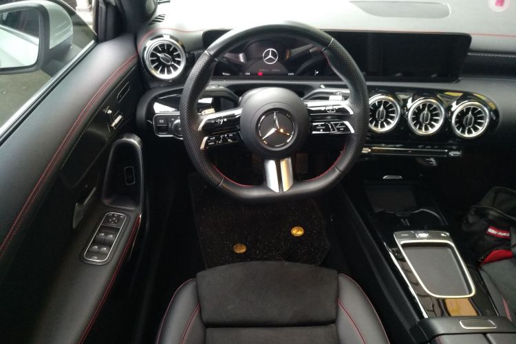 奔驰A级 2024款 改款 A 200 L 时尚型局部细节13