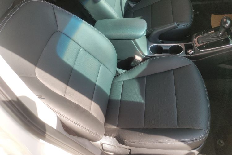 起亚K3 2016款 1.6L 自动GL局部细节41