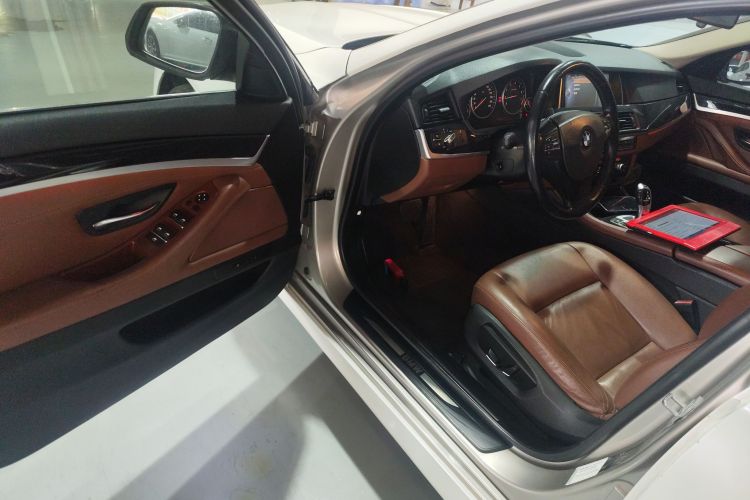 宝马5系 2014款 520Li 典雅型中控内饰20