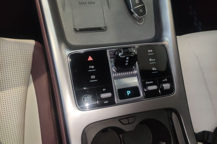 比亚迪 海豹07 DM-i 2025款 智驾版 DM-i 1.5L 125km 尊贵型中控内饰18