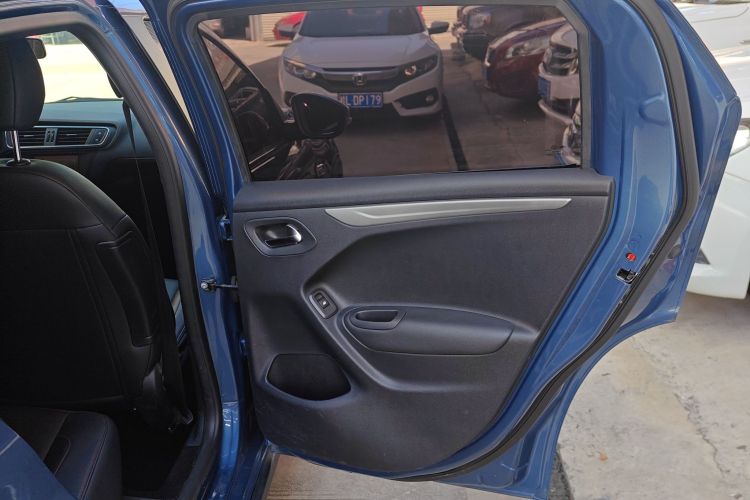 雪铁龙C3-XR 2015款 1.6L 自动先锋型中控内饰45