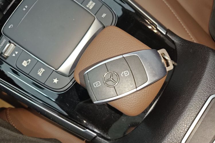 奔驰GLB 2023款 GLB 200 时尚型中控内饰7001