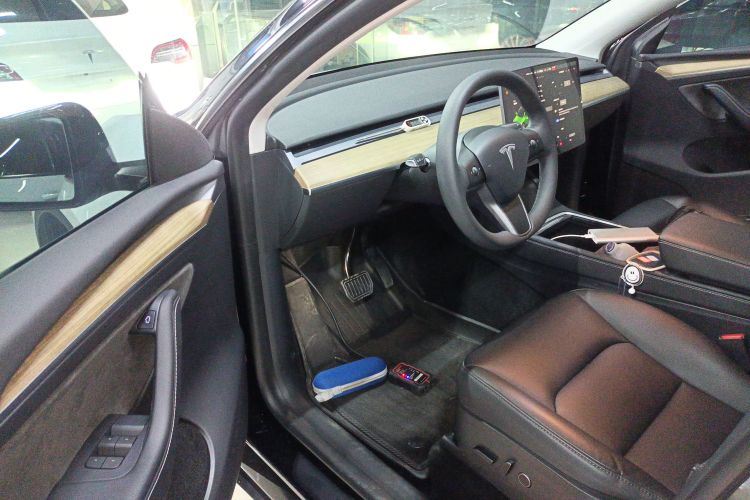特斯拉 Model Y 2022款 改款 后轮驱动版中控内饰20