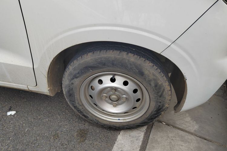 五菱汽车 五菱宏光V 2019款 1.5L劲取版国VI LAR车身外观10