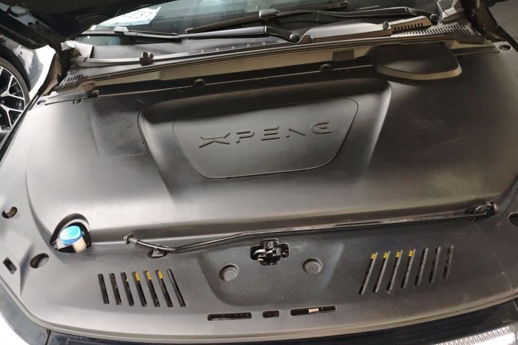 小鹏P5 2021款 550P机舱底盘24