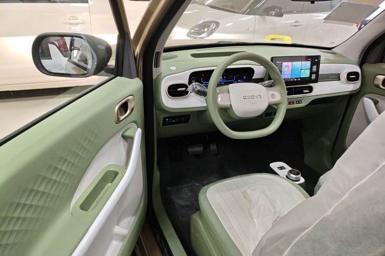 吉利银河 2025款 210km 熊猫骑士中控内饰20