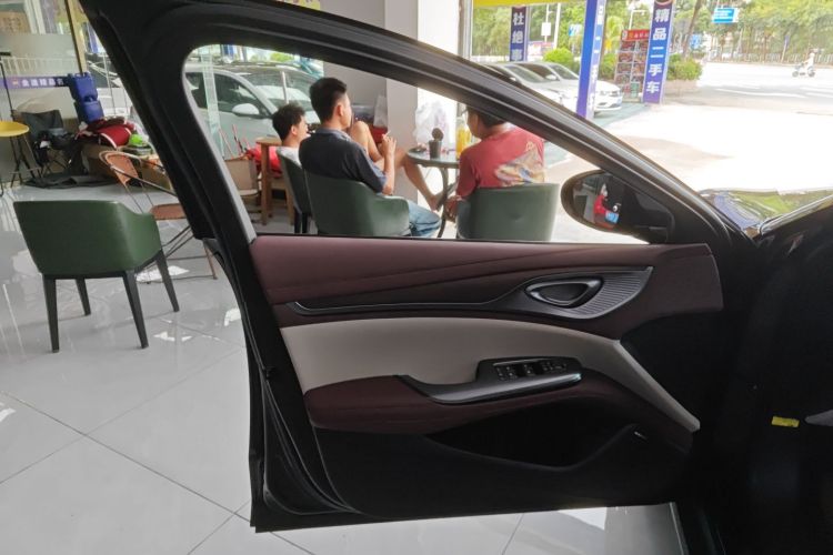 比亚迪 海豹 2023款 DM-i 1.5T 121km 尊荣型中控内饰47