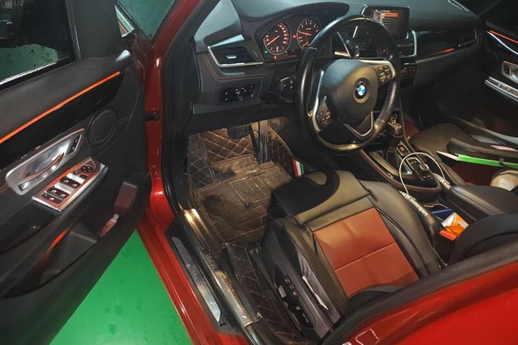 宝马2系多功能旅行车 2015款 218i 运动设计套装中控内饰7003