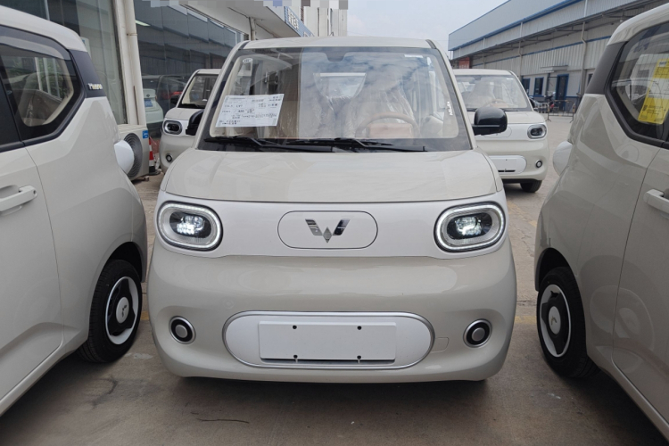 五菱汽车 宏光MINIEV 2024款 第三代 215km 青春版车身外观2