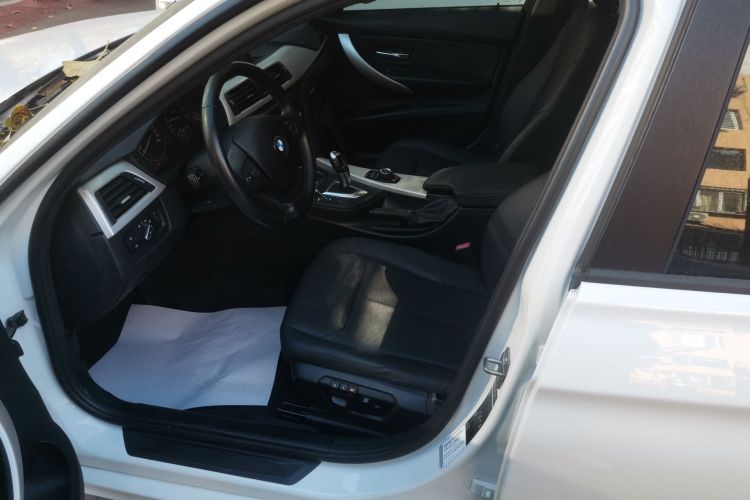 宝马3系 2015款 320i 时尚型中控内饰19