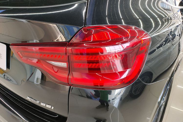 宝马X3 2021款 改款 xDrive28i M运动套装车身外观9