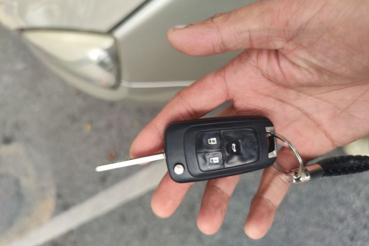 别克 英朗 2013款 GT 1.6L 自动时尚版中控内饰11