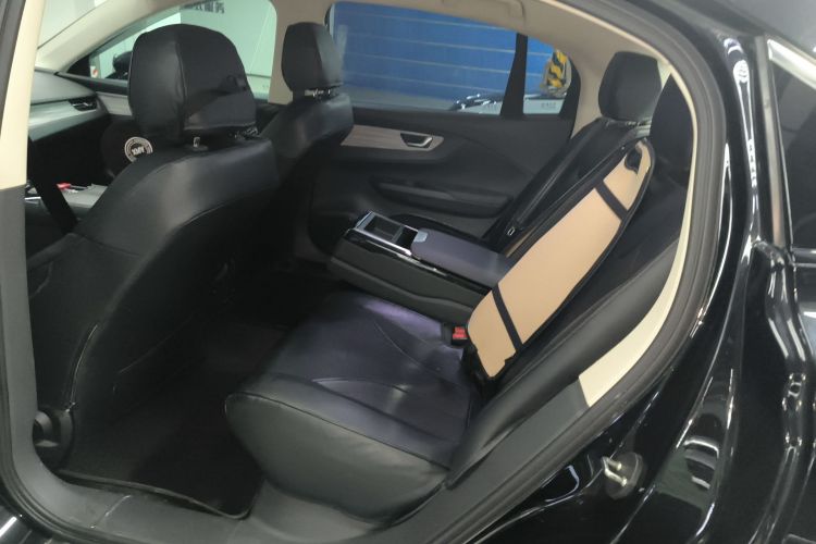 红旗E-QM5 2024款 610km PLUS中控内饰21