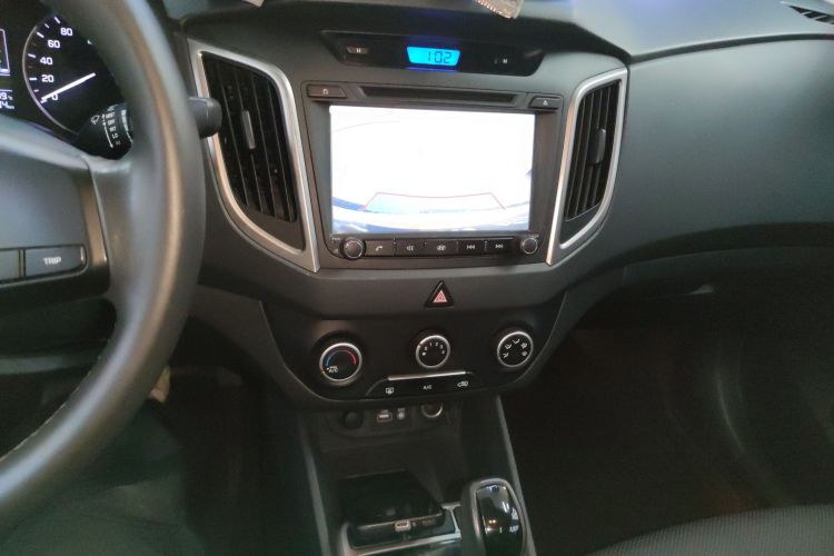 北京现代ix25 2015款 1.6L 自动两驱智能型GLS中控内饰16