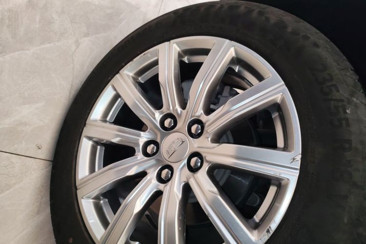 凯迪拉克XT4 2021款 28T 两驱领先型车身外观56