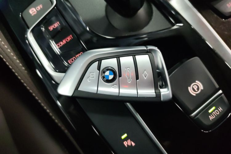 宝马5系 2020款 525Li 豪华套装中控内饰7001