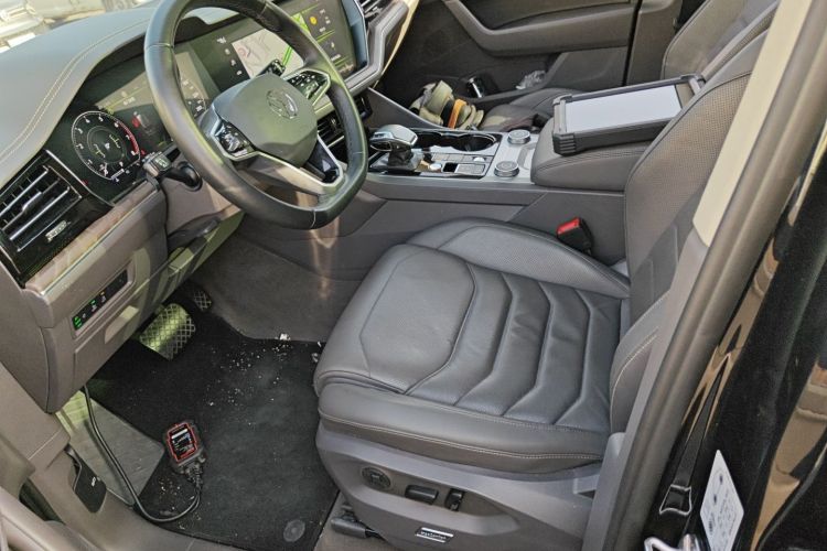 大众 途锐 2022款 3.0TSI 锐享版 曜黑运动套装局部细节19