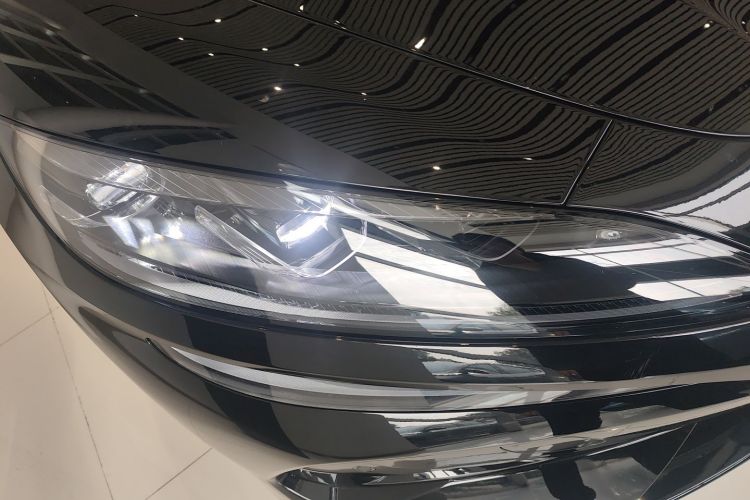 腾势Z9 2024款 1100km 四驱Ultra版车身外观8