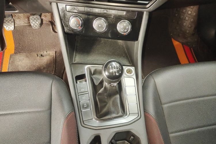 大众 宝来 2019款 改款 1.5L 手动舒适型 国VI中控内饰18