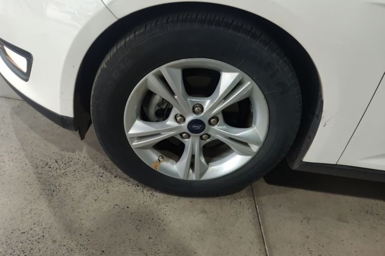 福特 福克斯 2017款 三厢 1.6L 自动舒适型智行版车身外观6001