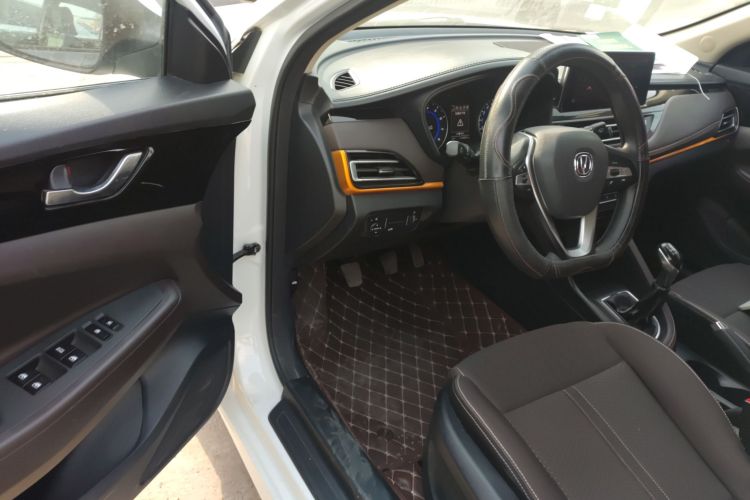 长安 逸动DT 2019款 1.6L 手动舒享型 国VI中控内饰20