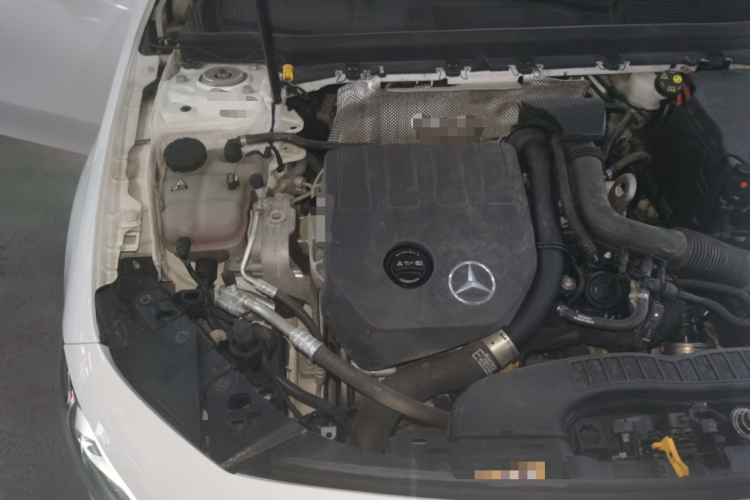 奔驰A级 2019款 A 200 L 运动轿车局部细节9006