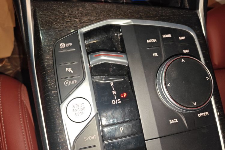 宝马3系 2023款 325Li M运动套装中控内饰18