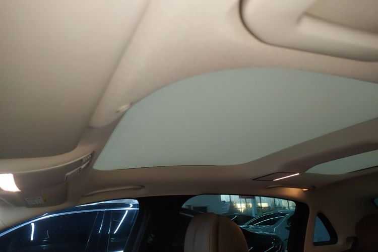 奔驰E级 2020款 E 260 L 运动型中控内饰22