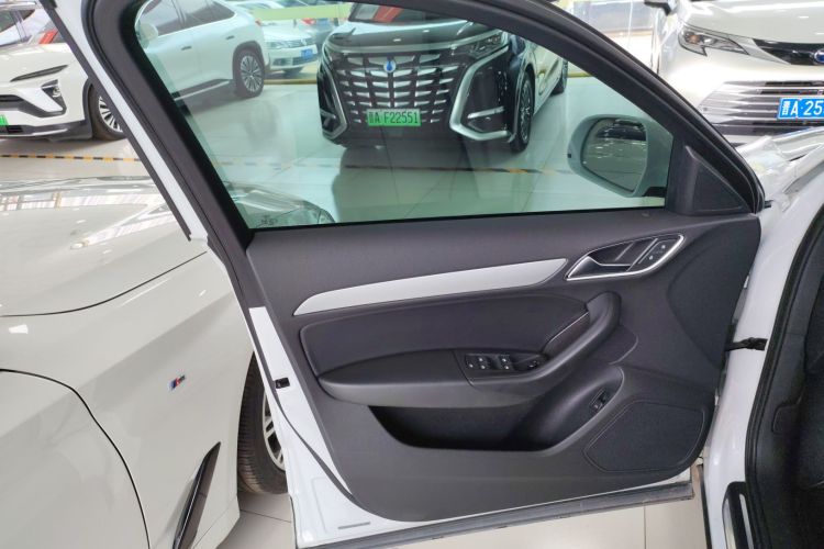 奥迪Q3 2018款 30周年年型 30 TFSI 时尚型中控内饰47