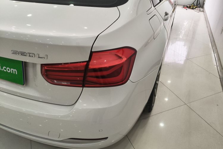 宝马3系 2019款 320Li 时尚型车身外观9