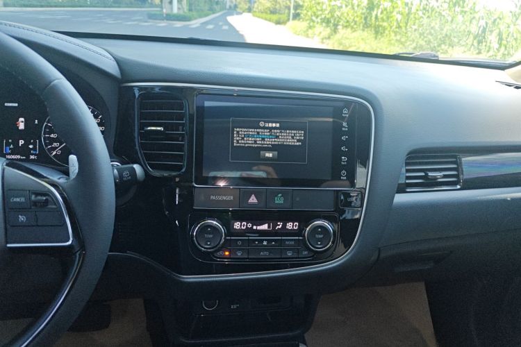 三菱 欧蓝德 2020款 2.4L 四驱致享版 7座局部细节16