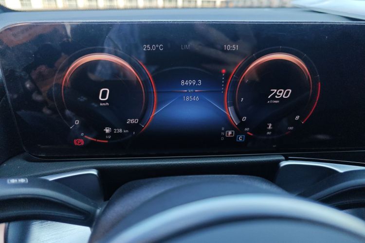 奔驰GLB 2022款 改款二 GLB 200 时尚型中控内饰14