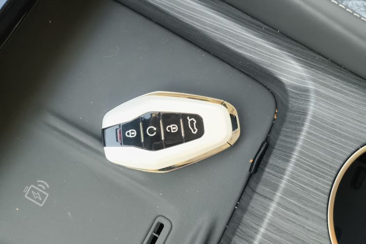 捷途山海L9 2024款 1.5TD 2DHT Pro 7座中控内饰7001