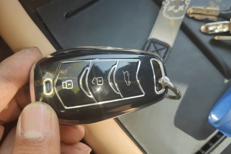 蓝电E5 PLUS 2025款 165km 长续航版PLUS 7座中控内饰7001