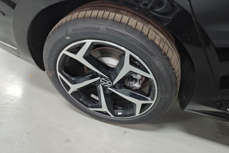 大众 帕萨特 2025款 出众款 380TSI 星空龙腾版车身外观6008