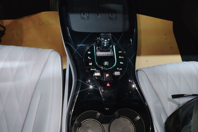 比亚迪 海豹 2022款 650km 四驱性能版中控内饰18