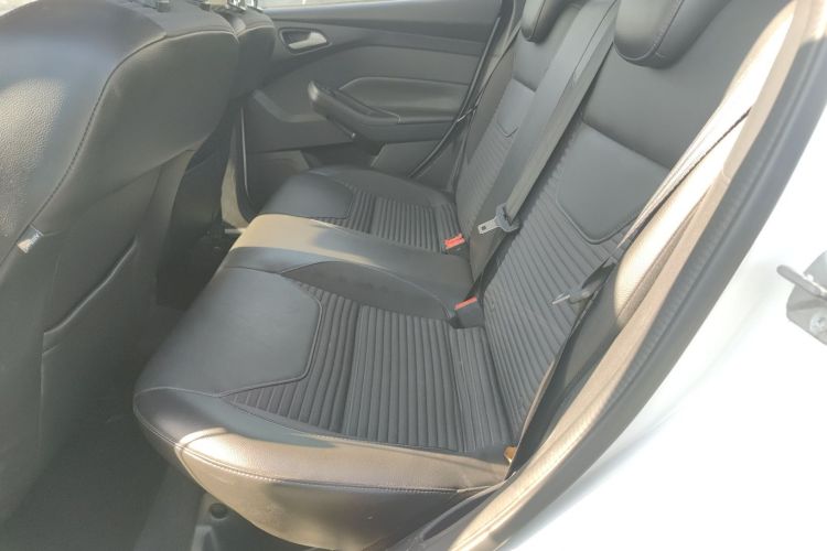 福特 福克斯 2017款 三厢 1.6L 自动风尚型智行版中控内饰21