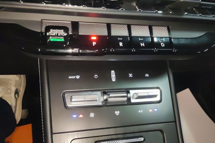 林肯 冒险家 2023款 2.0T 两驱尊雅版中控内饰18