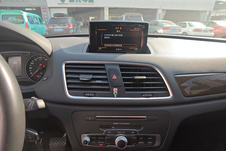 奥迪Q3 2018款 30周年年型 30 TFSI 时尚型中控内饰16